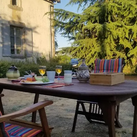 Homestay Et Dans Un Lieu Calme Et Champetre Les Grippeaux Proche Parthenay *