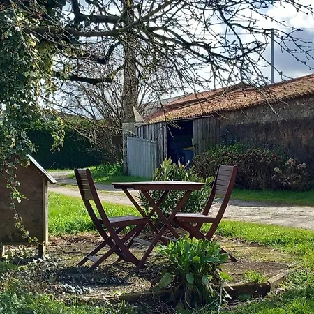 Et Dans Un Lieu Calme Et Champetre Les Grippeaux Proche Parthenay ホームステイ *