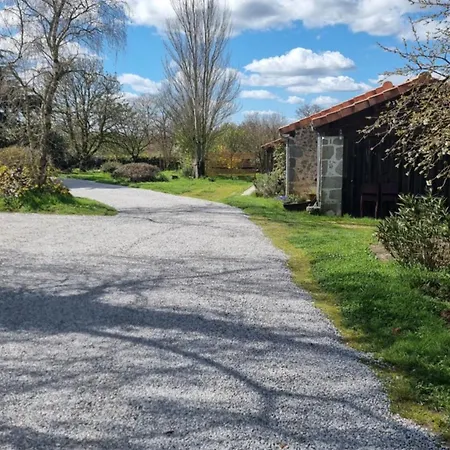 Et Dans Un Lieu Calme Et Champetre Les Grippeaux Proche Parthenay Rum i privatbostad