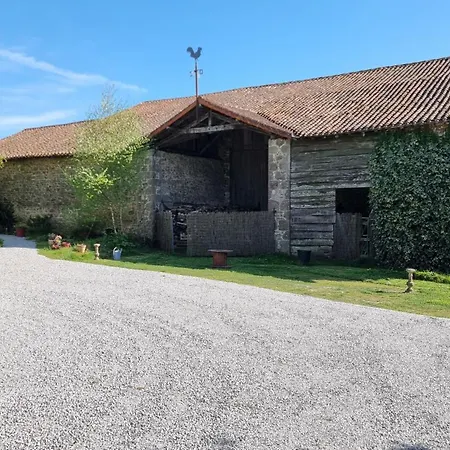 Homestay Et Dans Un Lieu Calme Et Champetre Les Grippeaux Proche Parthenay *